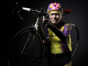 La increíble historia del ciclista francés que se retira a los 106 años